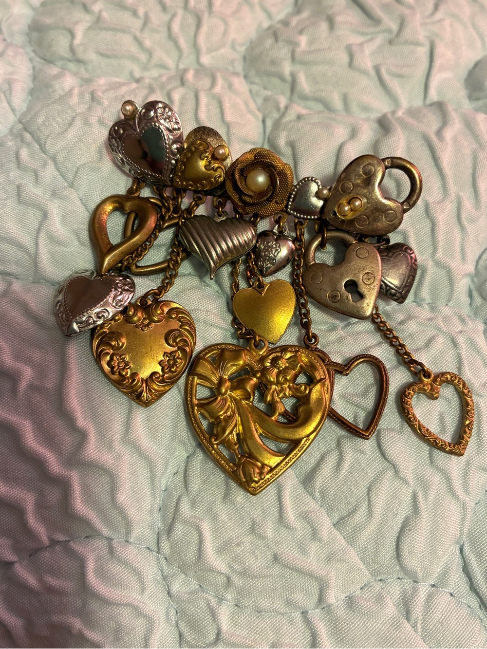 Romantic Vintage Mixed Metal Hearts Brooch - Picture 5 of 5